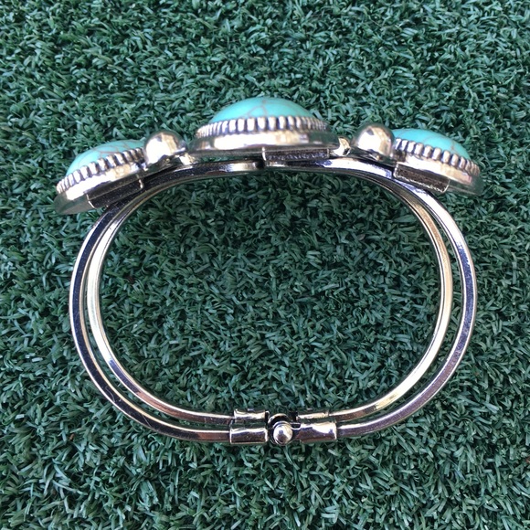 Turquoise Silver Hardware Bracelet & Earrings - Picture 7 of 11